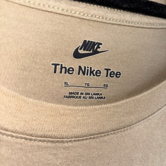 Ladies XL Nike tshirt great condition - Picture 4 of 6